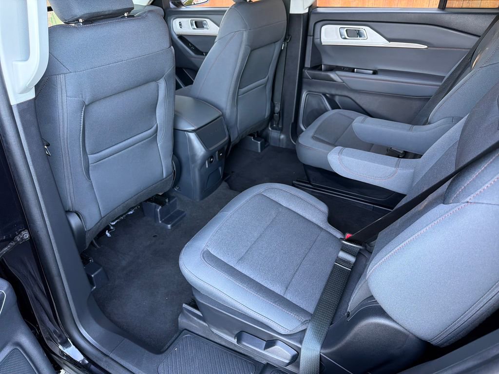 Used 2025 Ford Explorer Active image 33