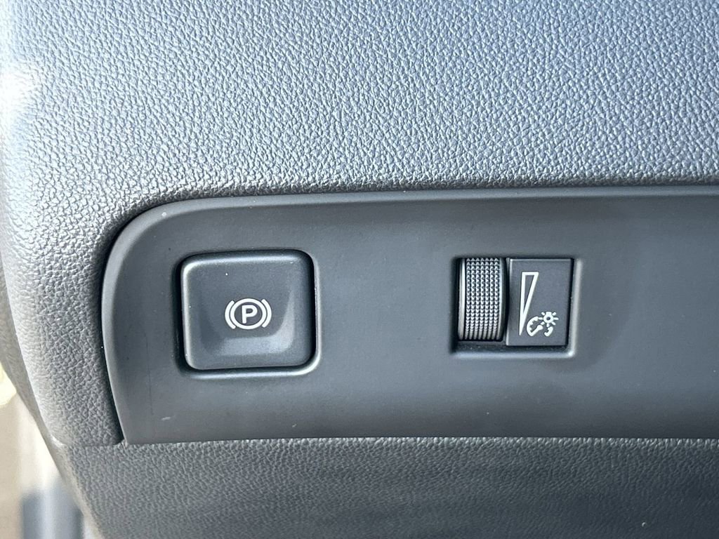 Used 2023 Buick Enclave Essence FWD image 18