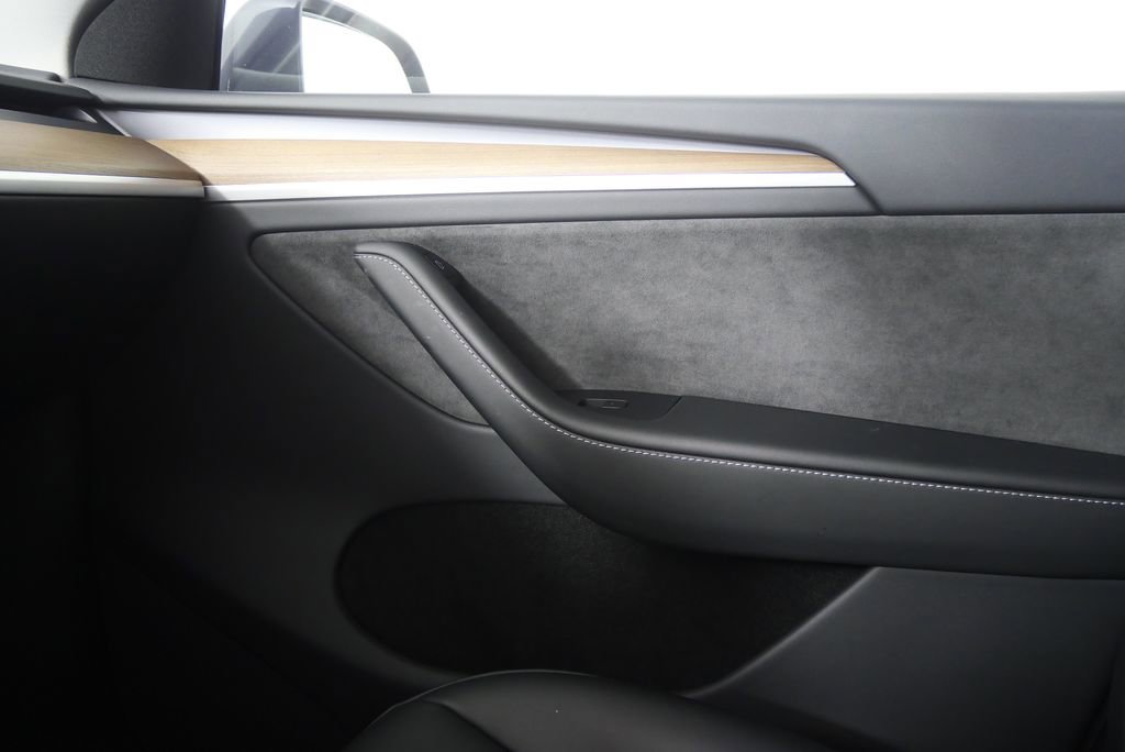 Used 2023 Tesla Model Y Long Range image 26