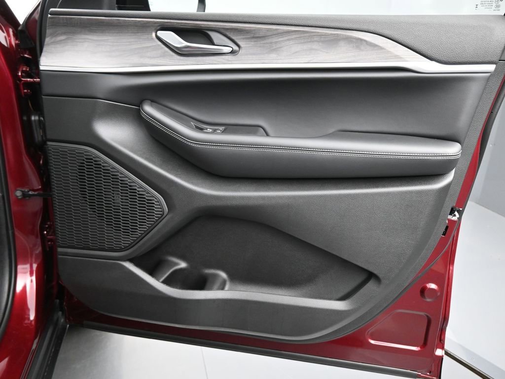 Used 2025 Jeep Grand Cherokee L Limited image 22