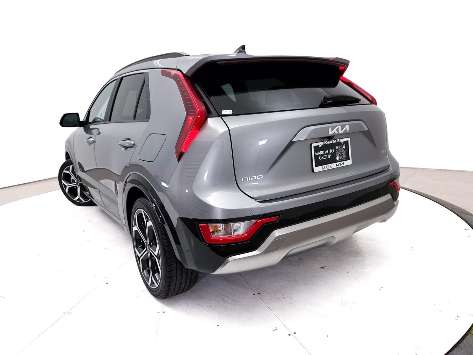 Used 2024 Kia Niro EX Touring FWD image 8