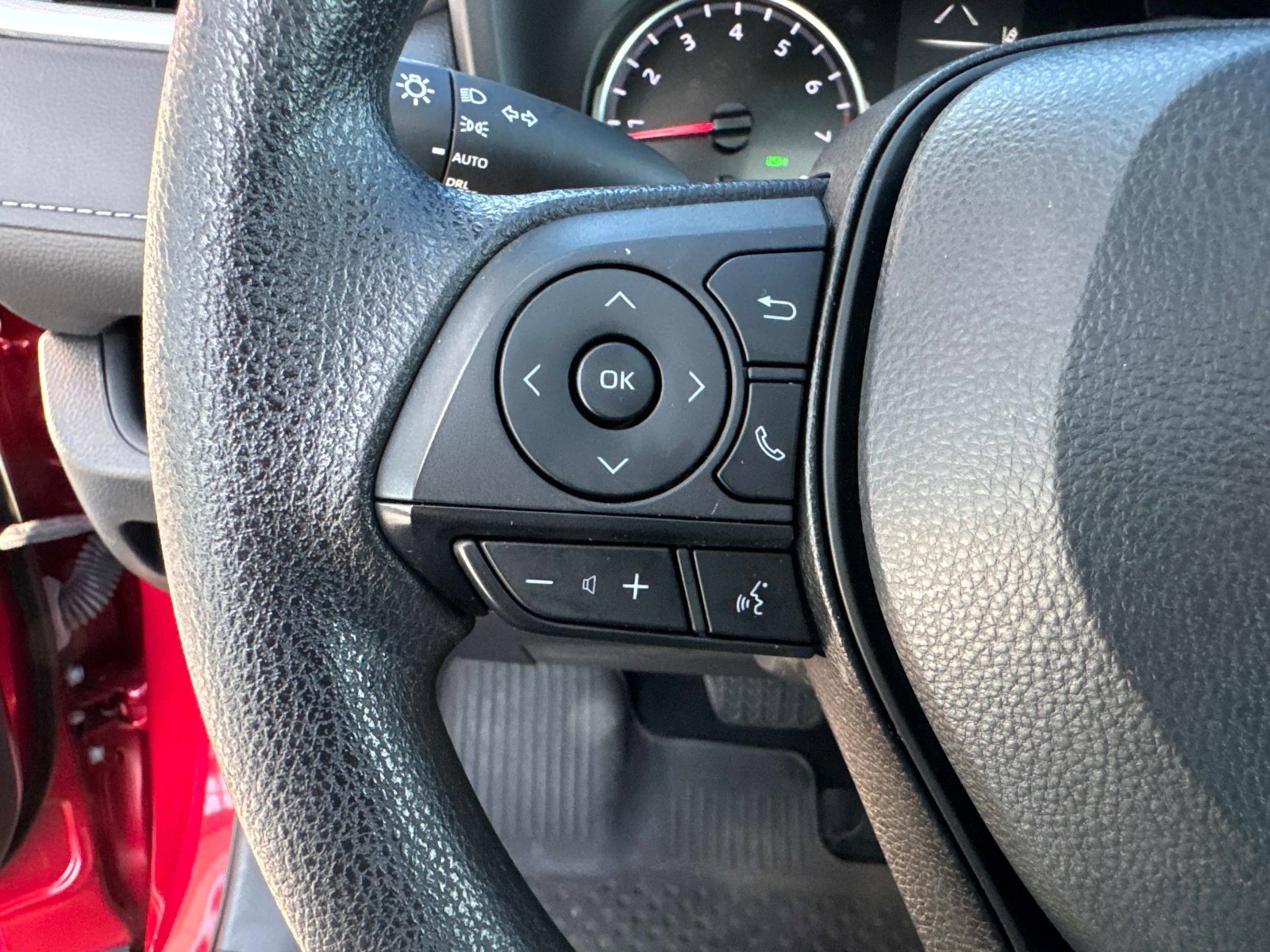 Used 2022 Toyota RAV4 XLE w/ Convenience Package image 32