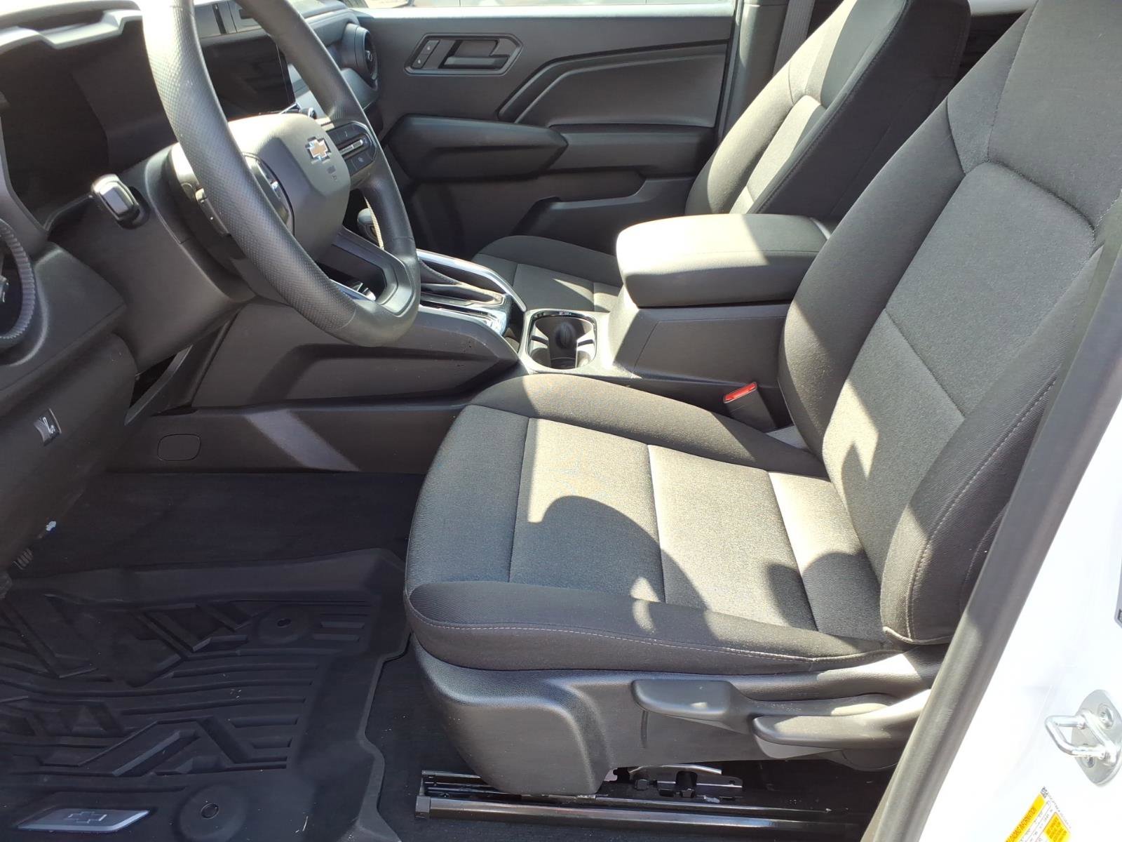 Used 2025 Chevrolet Colorado W/T AWD/4WD image 10