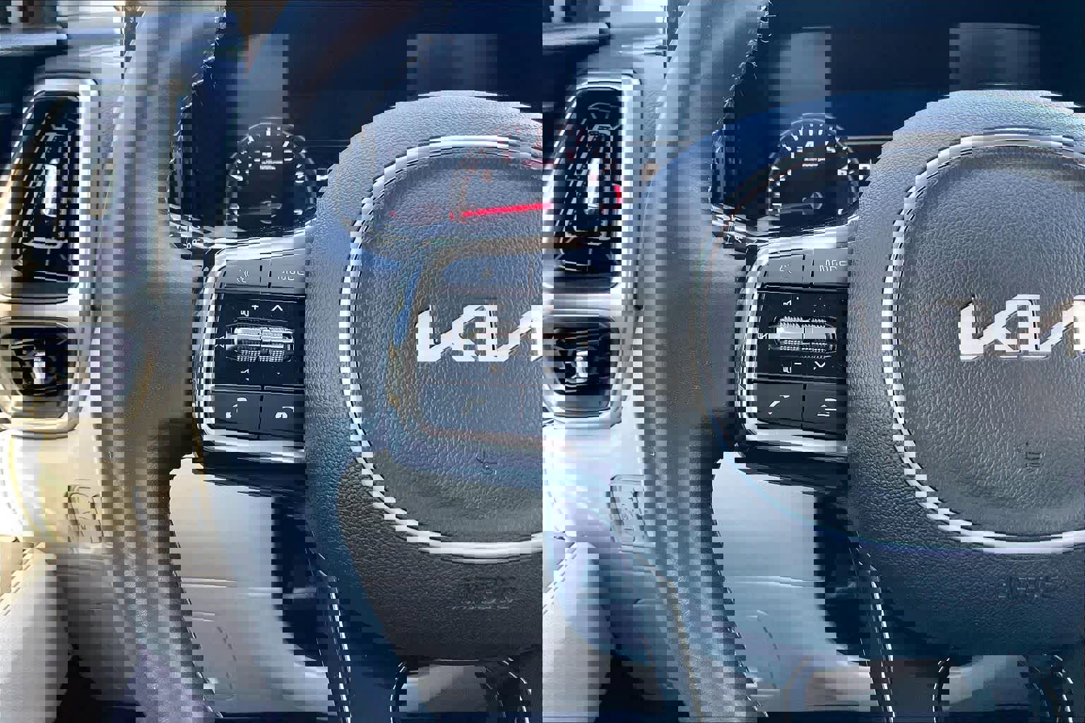 Used 2023 Kia Sorento S image 18