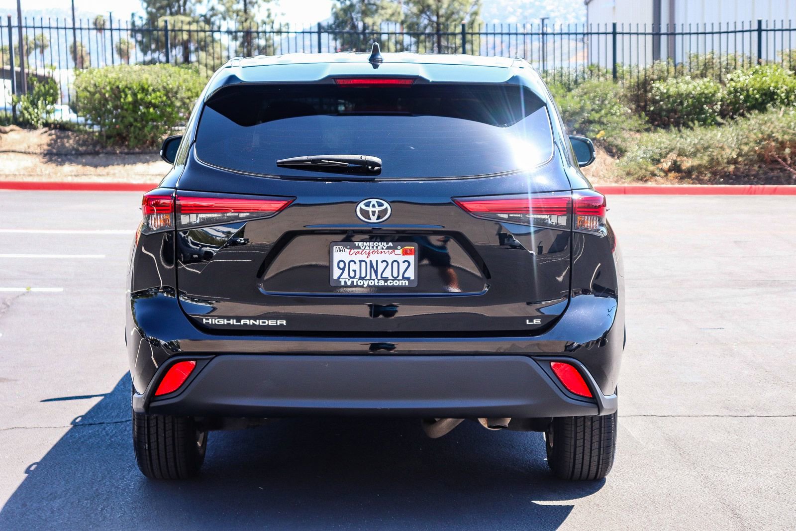 Used 2023 Toyota Highlander LE FWD image 6