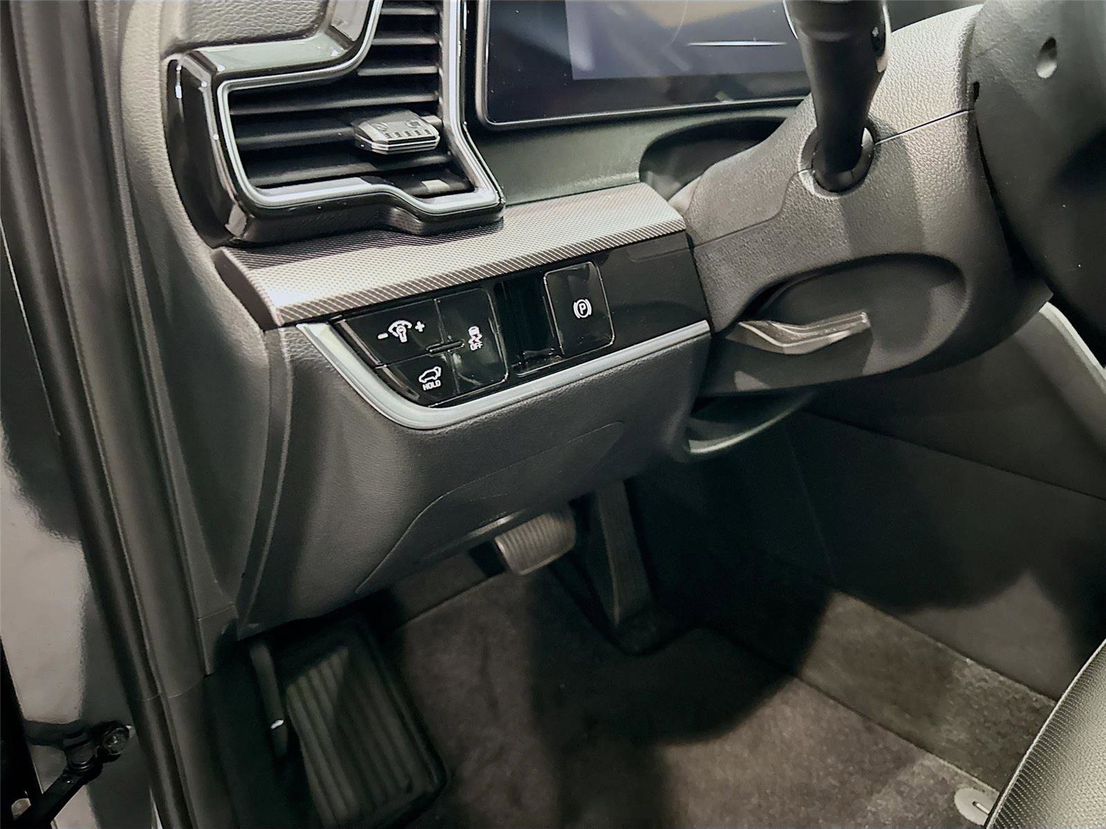 Used 2024 Kia Sportage SX image 7