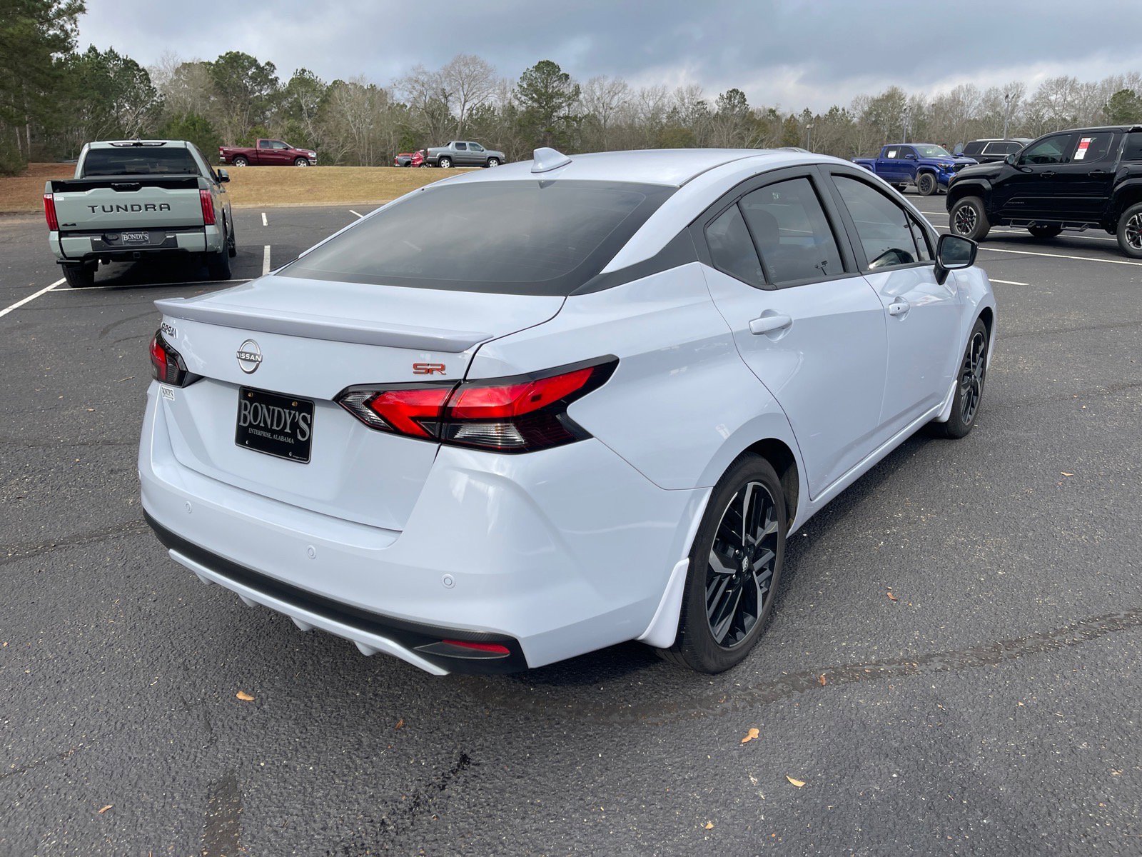 Used 2025 Nissan Versa SR w/ Trunk Package image 17