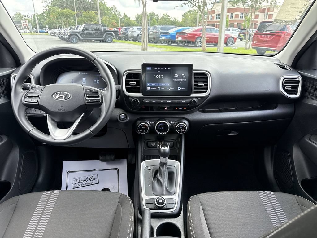 Used 2025 Hyundai Venue SEL FWD image 28