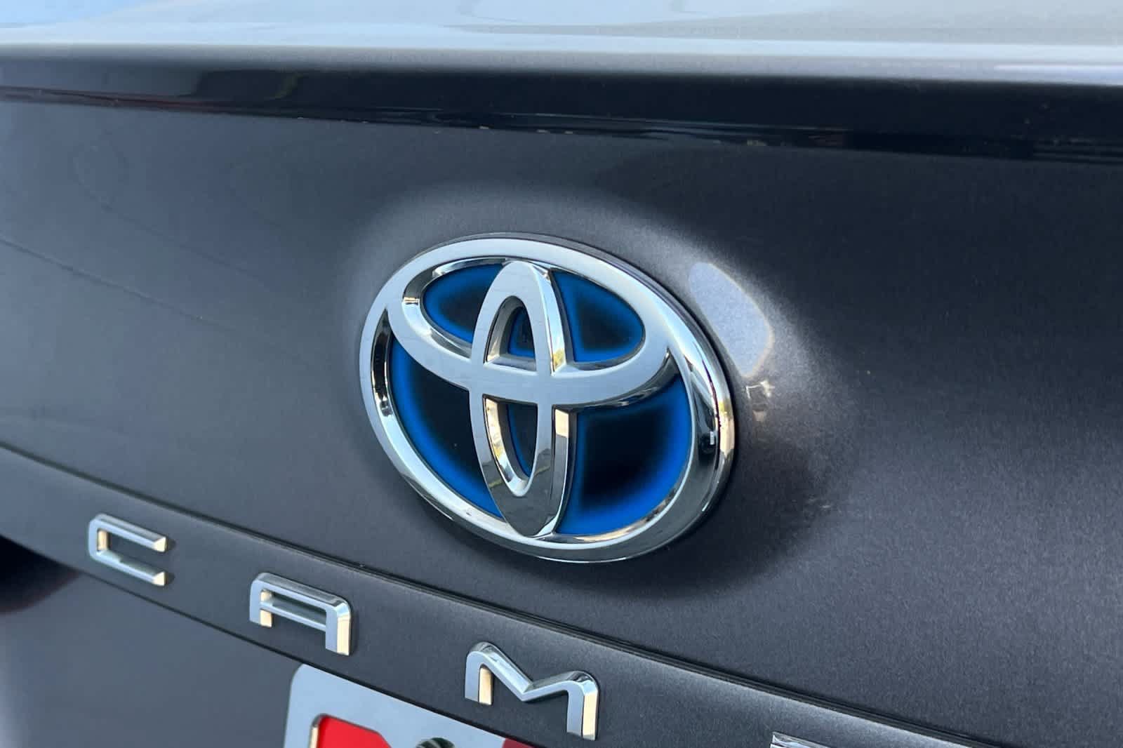 Used 2022 Toyota Camry SE w/ Cold Weather Package FWD image 16