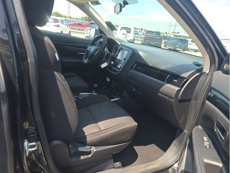 Used 2020 Mitsubishi Outlander ES FWD image 18