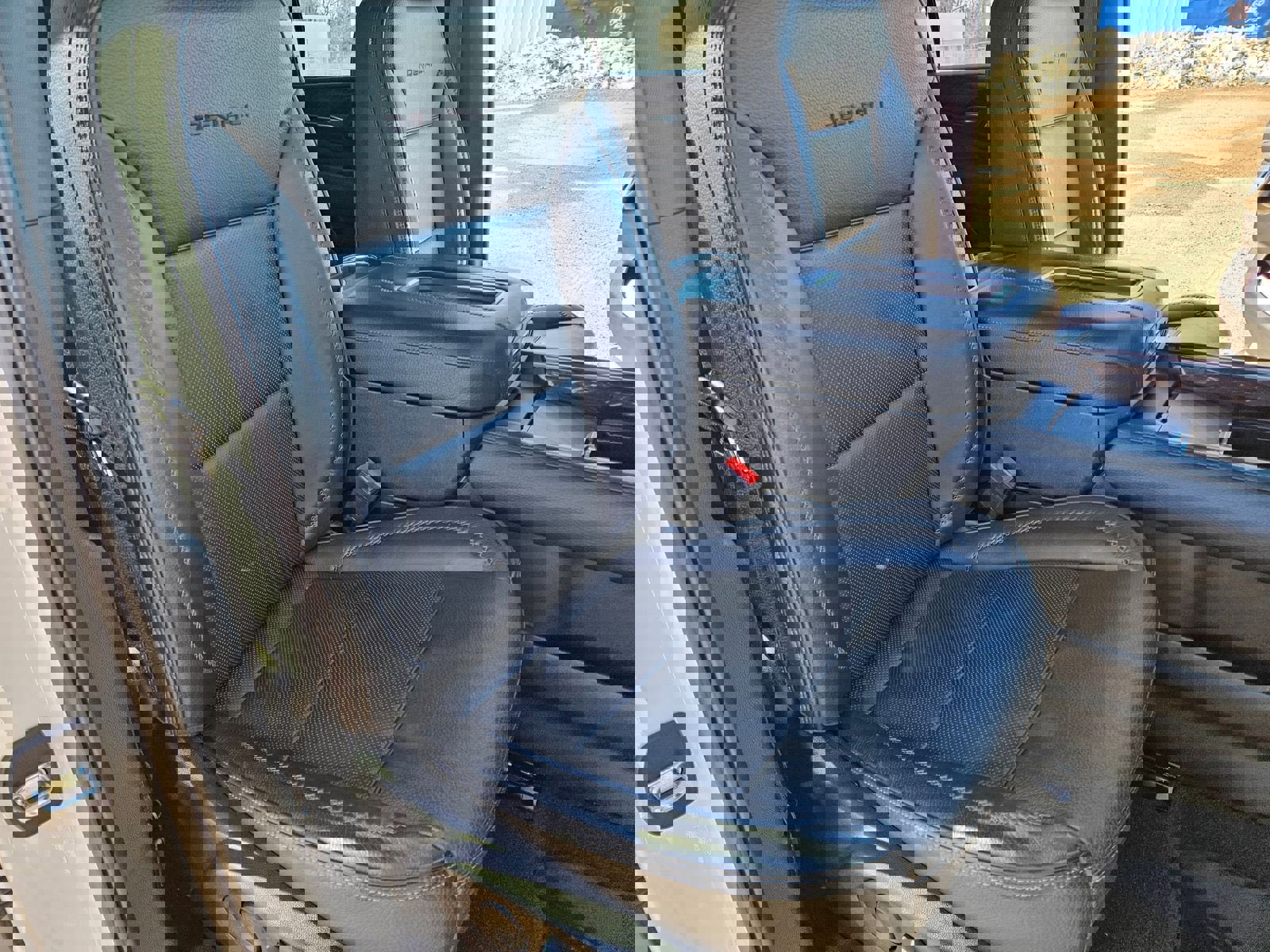 Used 2022 GMC Yukon XL Denali image 31