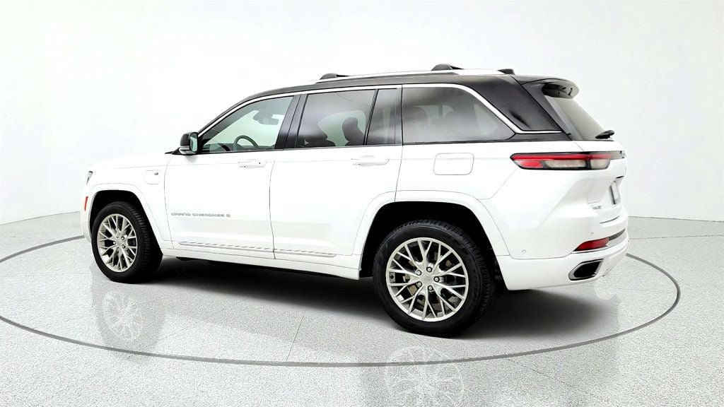 Used 2023 Jeep Grand Cherokee Summit w/ Luxury Tech Group V AWD/4WD image 7