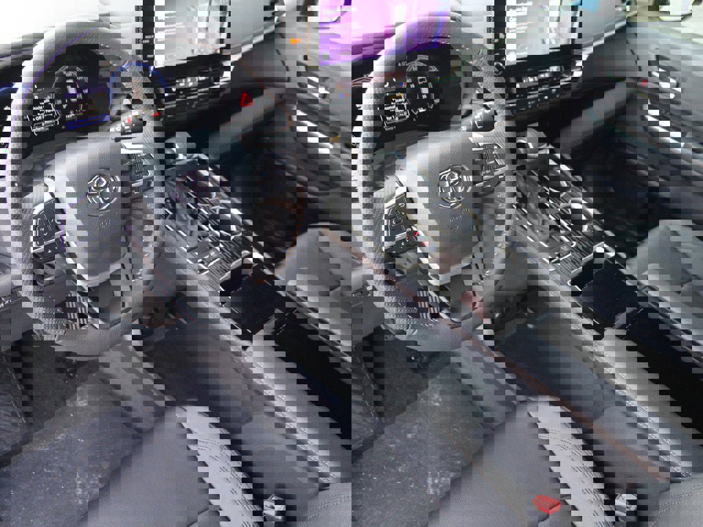 Used 2026 Toyota Sienna XLE Woodland Edition image 2