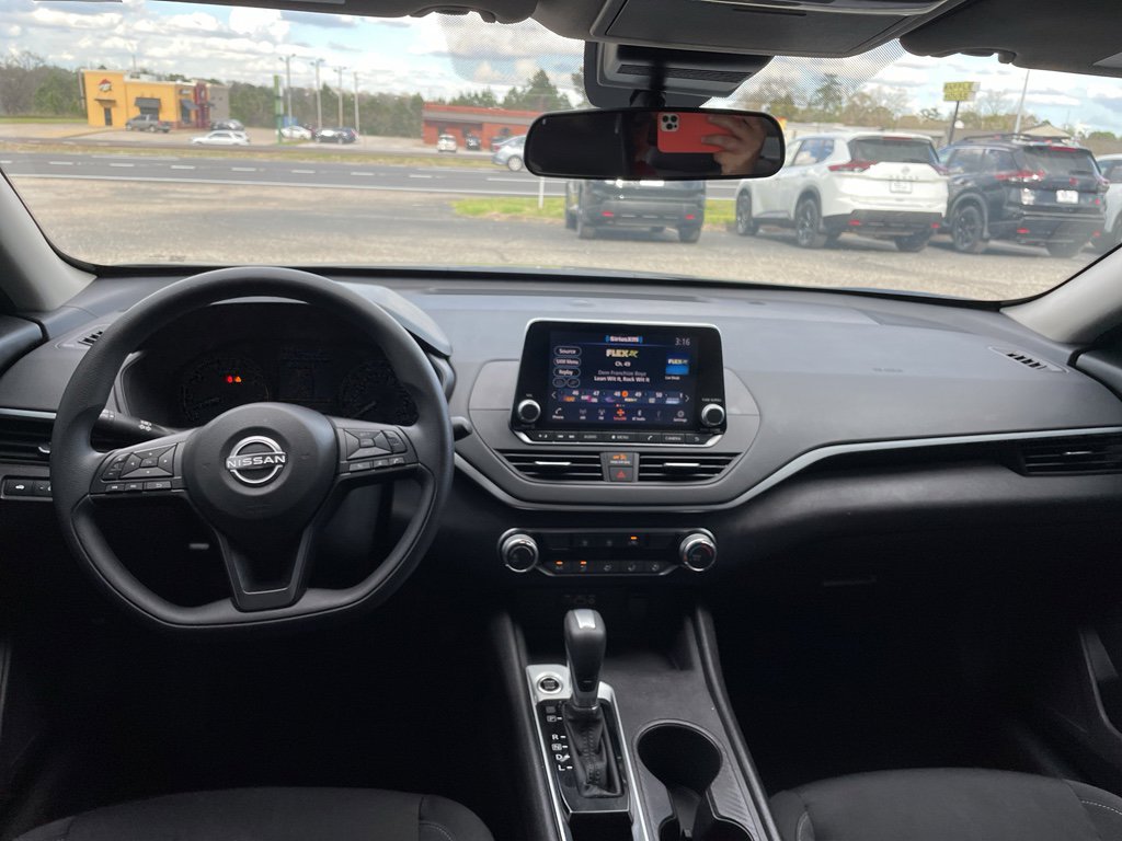 Used 2025 Nissan Altima 2.5 S image 12