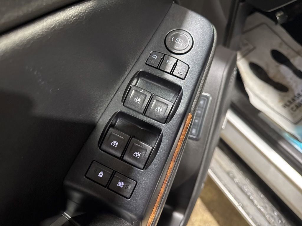 Used 2015 Chevrolet Suburban LTZ image 22