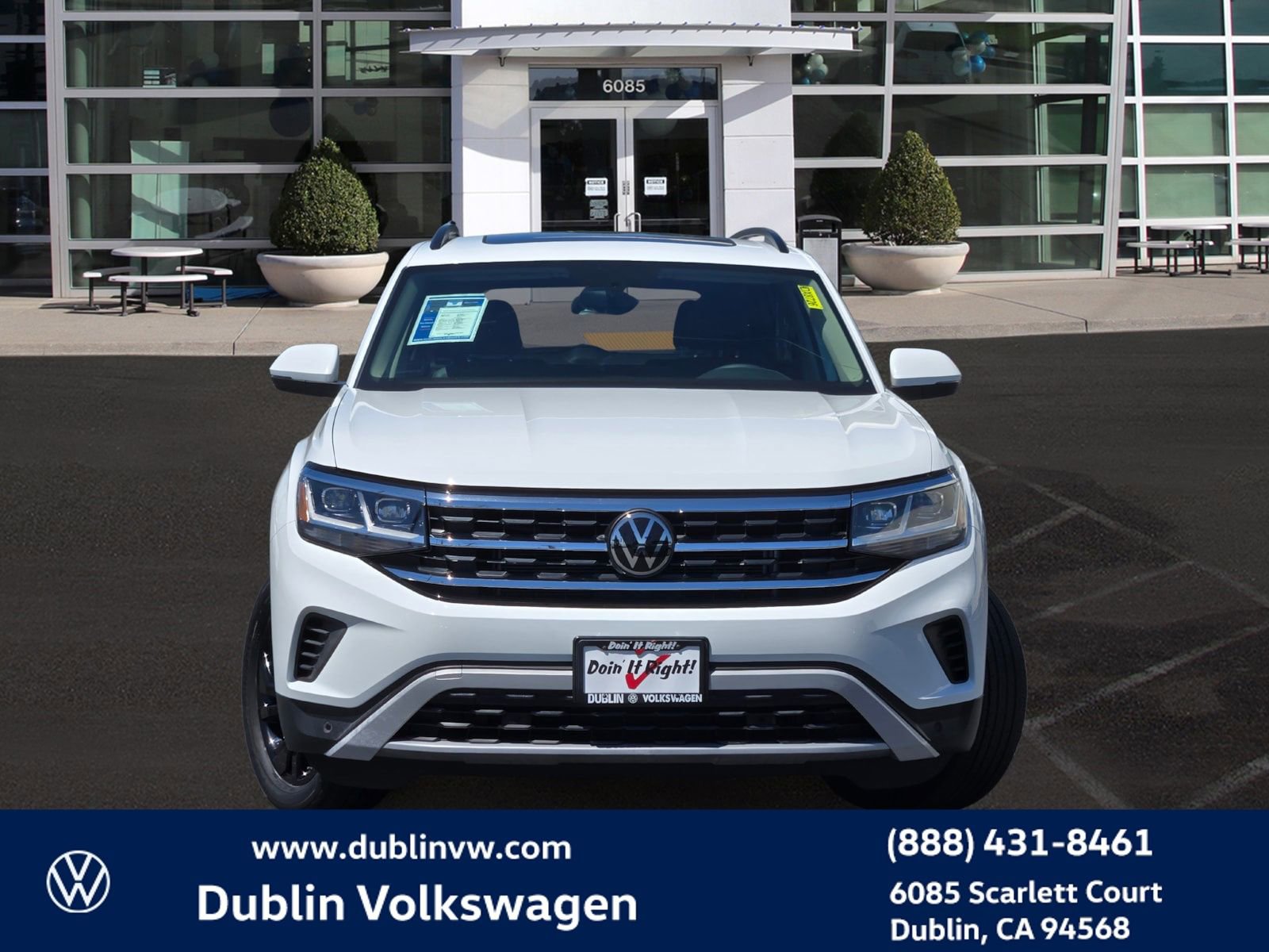 Used 2023 Volkswagen Atlas SE w/ Panoramic Sunroof Package FWD image 2