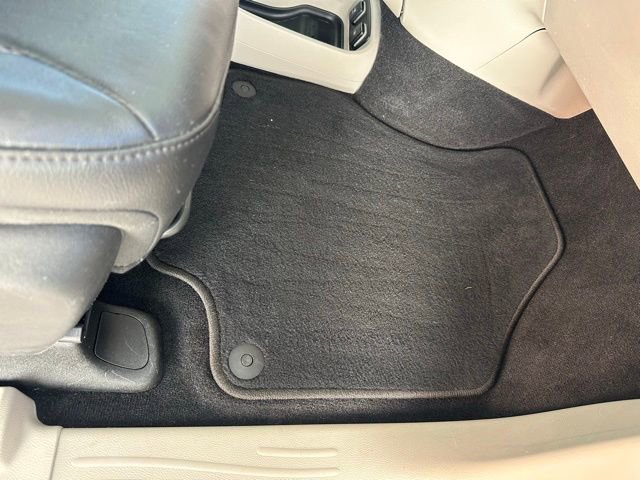 Used 2018 Chrysler Pacifica Touring-L image 13