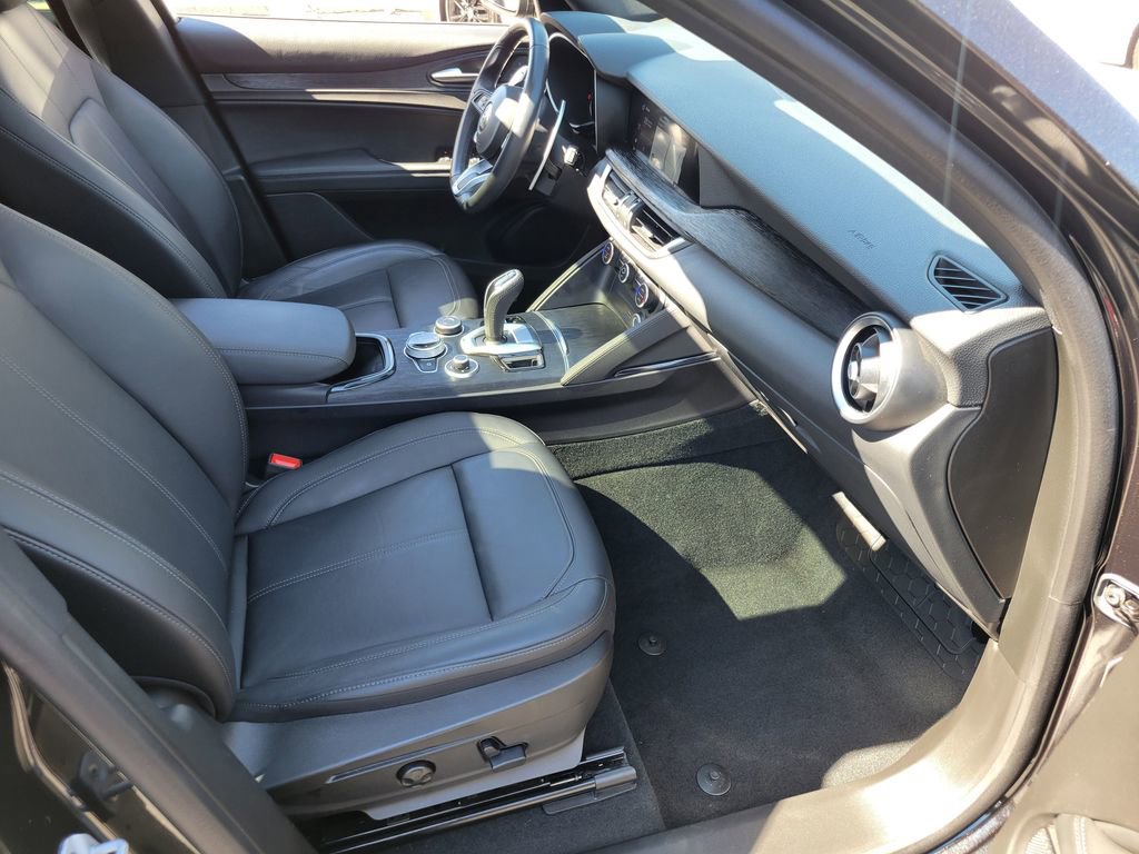 Used 2024 Alfa Romeo Stelvio Sprint image 19