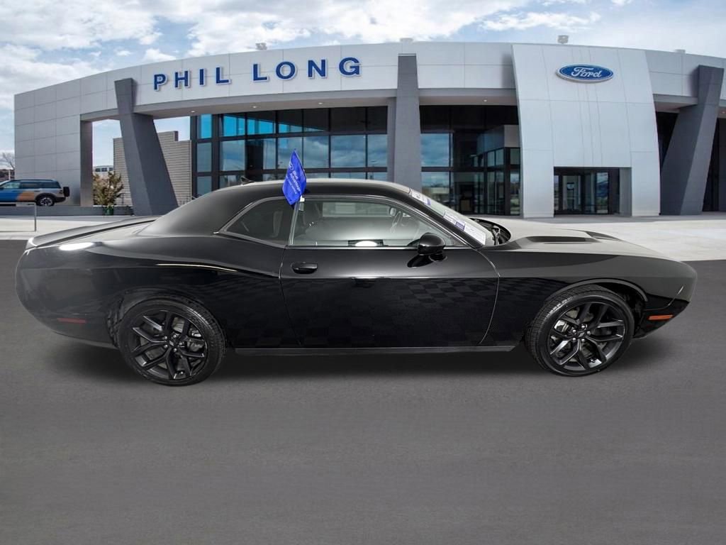 Used 2022 Dodge Challenger SXT w/ Blacktop Package image 8