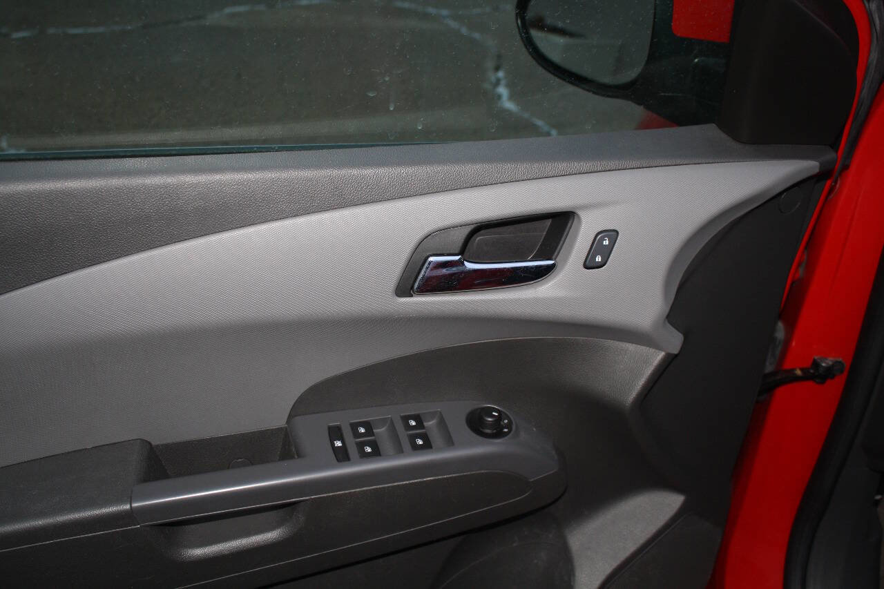 Used 2016 Chevrolet Sonic LT image 8