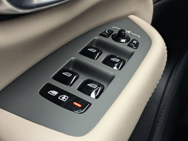 New 2026 Volvo XC90 B5 Core w/ Protection Package image 28