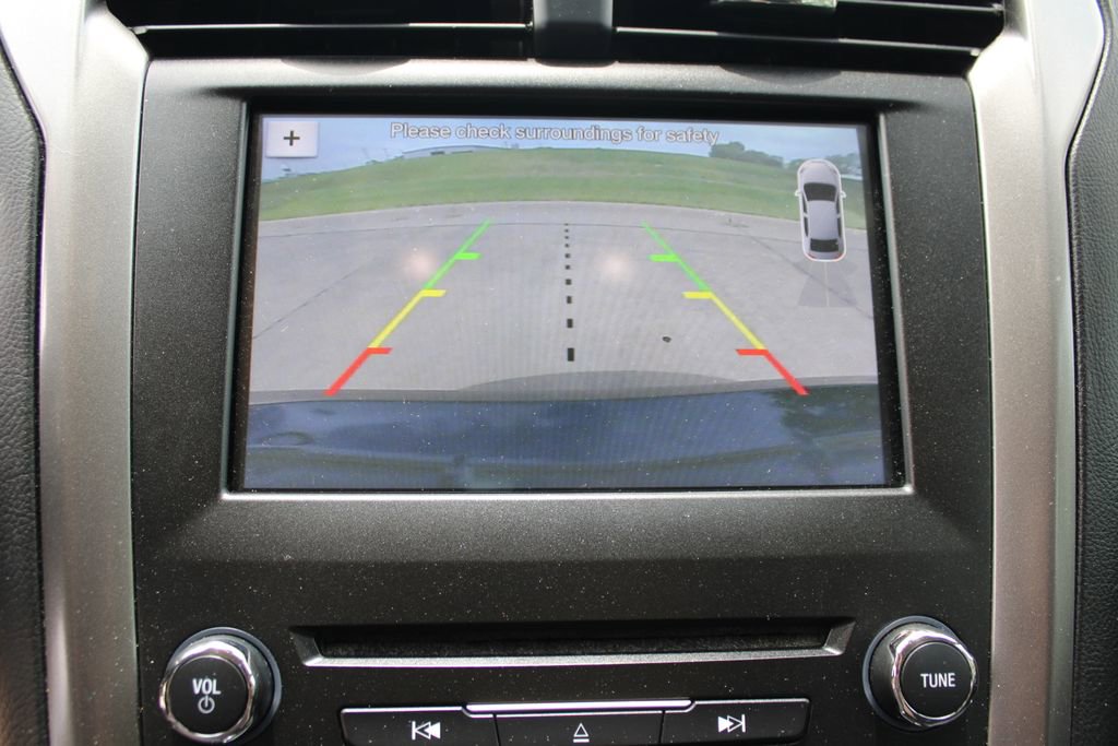 Used 2017 Ford Fusion SE FWD image 11