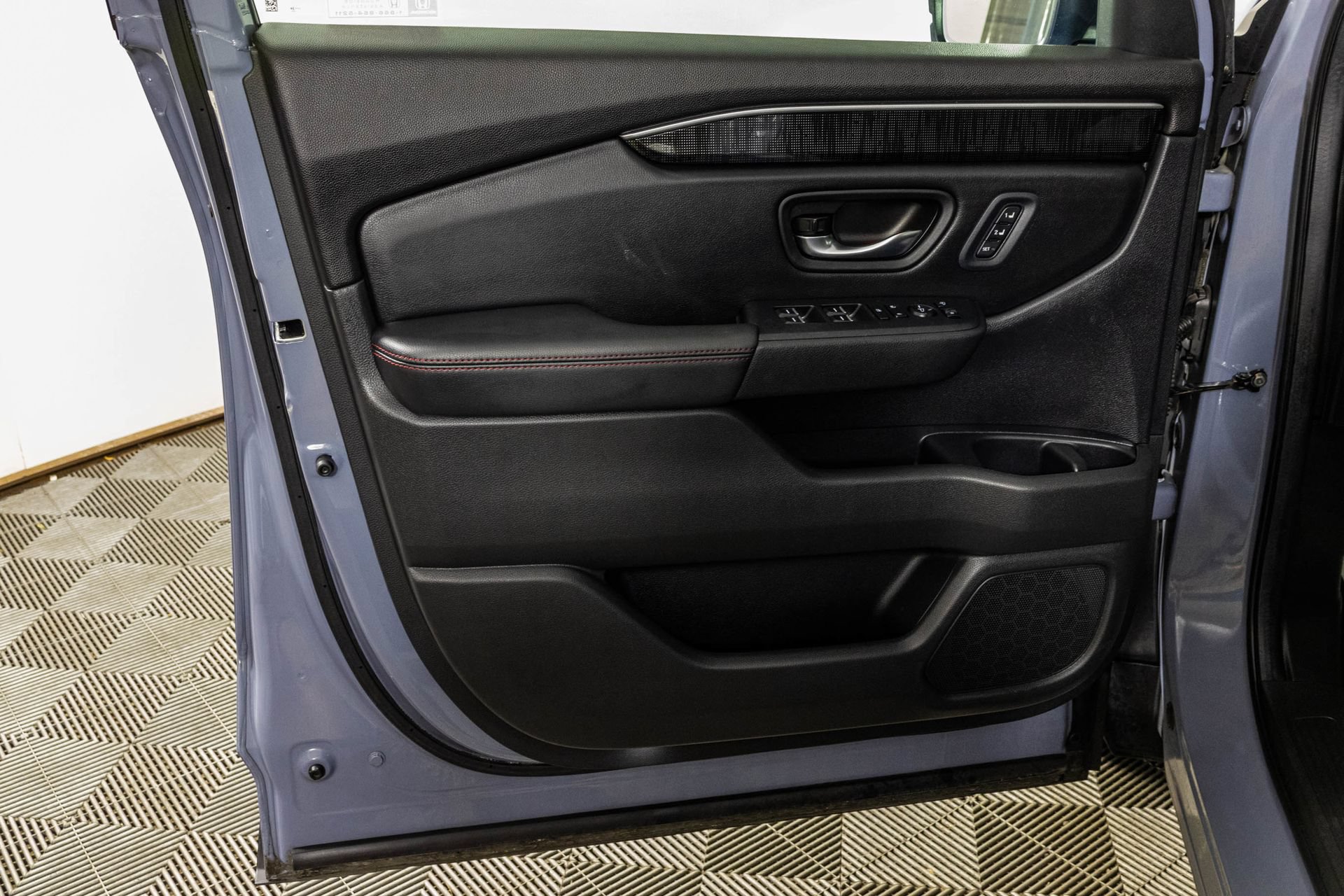 Used 2025 Honda Pilot Black Edition image 40