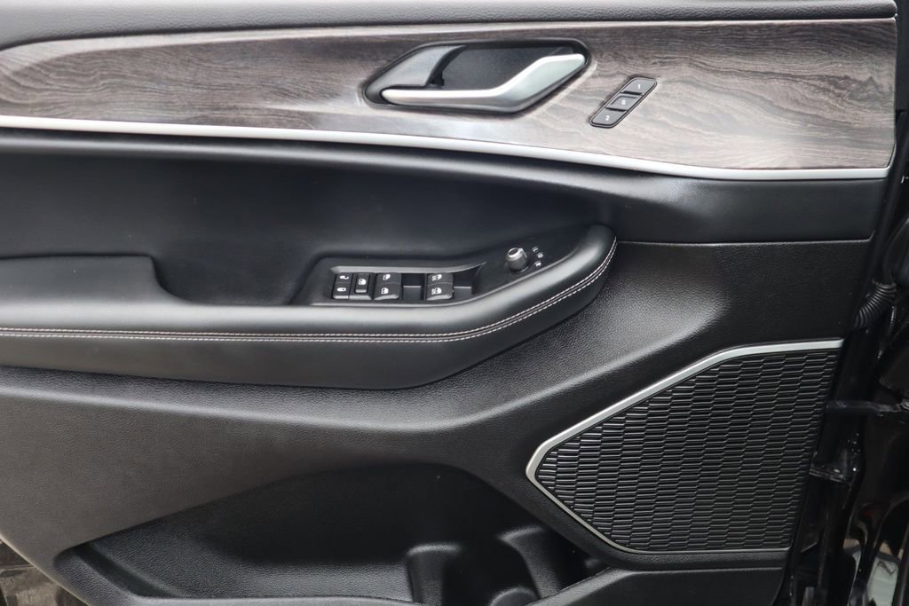 Used 2022 Jeep Grand Cherokee L Limited image 19