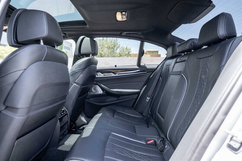 Used 2020 BMW M550i xDrive w/ Executive Package AWD/4WD image 17