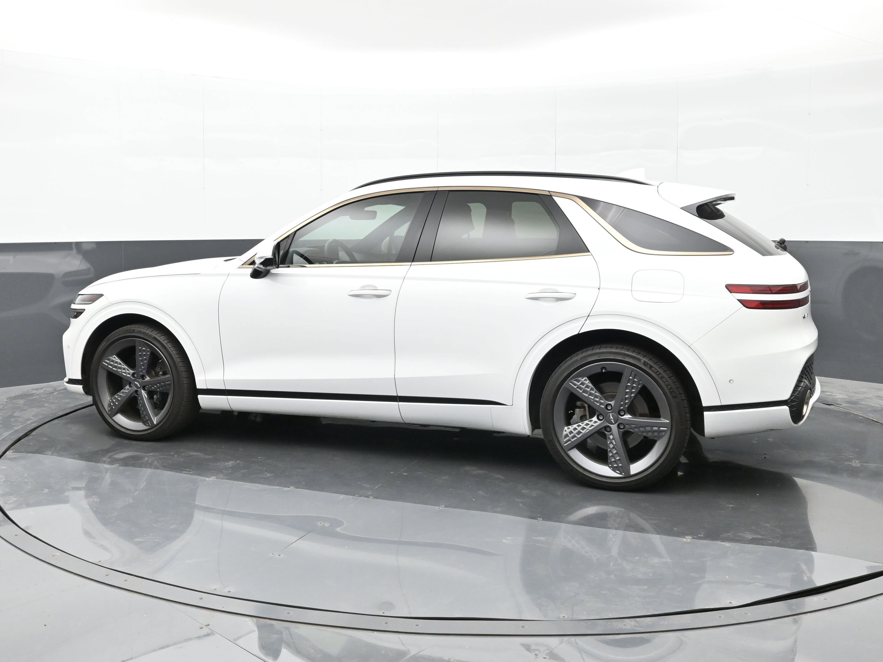 Used 2022 Genesis GV70 3.5T Sport w/ Sport Prestige Package image 5