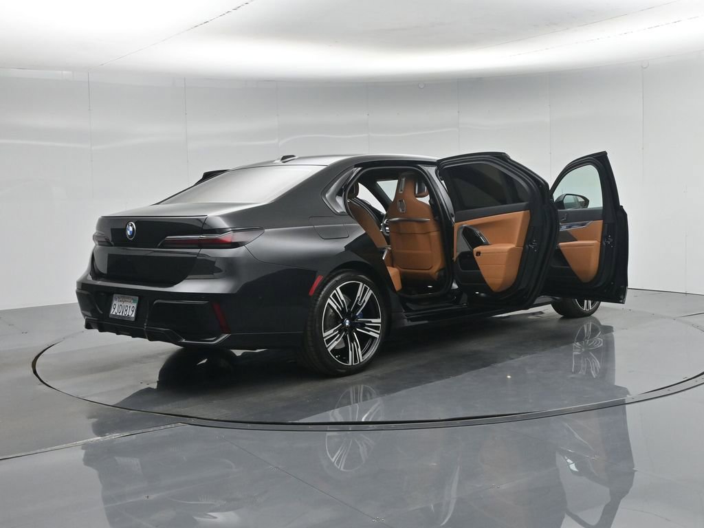 Used 2023 BMW 740i w/ Parking Assistance Package image 30