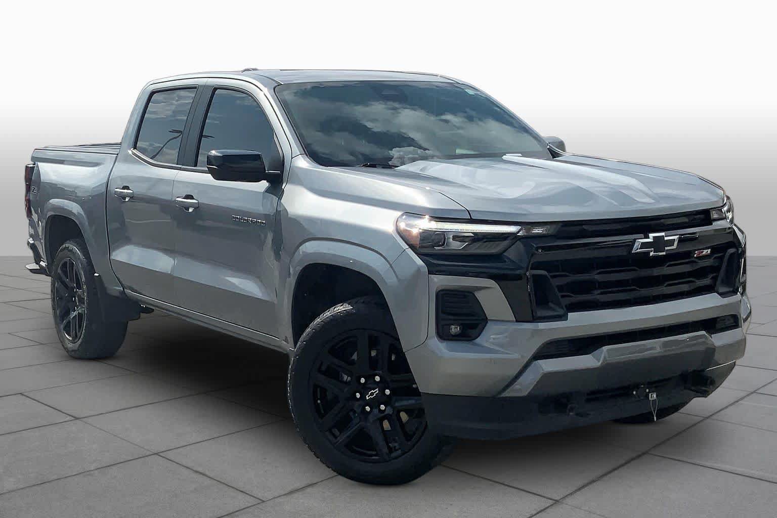 Used 2025 Chevrolet Colorado Z71 w/ Z71 Convenience Package 2 AWD/4WD image 3