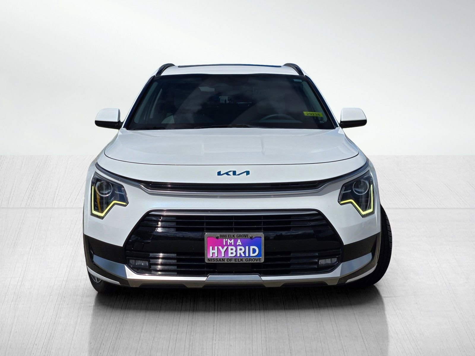 Used 2023 Kia Niro EX Touring FWD image 2