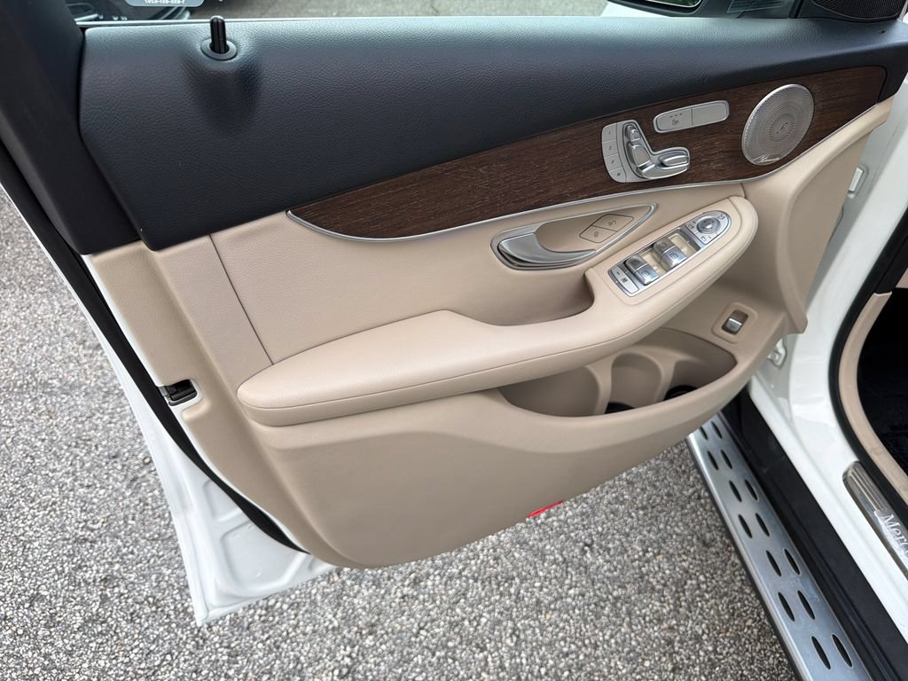 Used 2021 Mercedes-Benz GLC 300 w/ Premium Package image 11