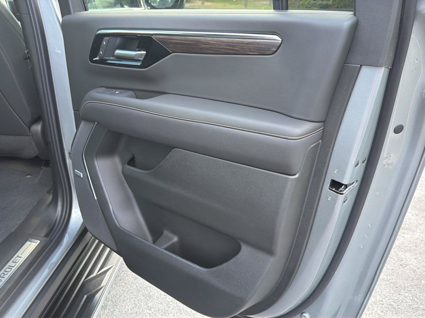 New 2026 Chevrolet Suburban Premier w/ Sun And Tow Package RWD image 17