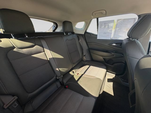 Used 2025 Chevrolet Trax LT FWD image 29