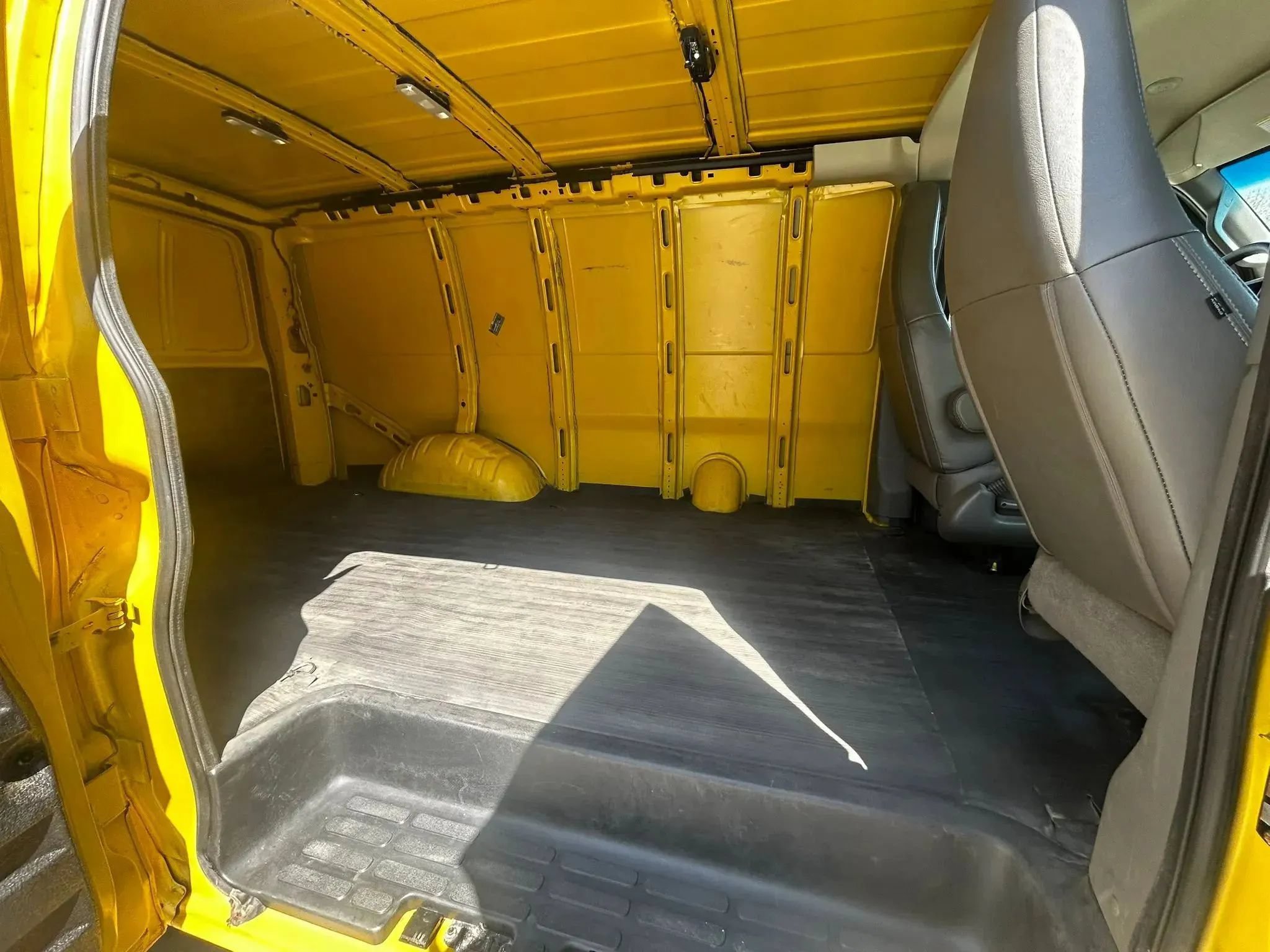 Used 2023 Chevrolet Express 2500 RWD image 19