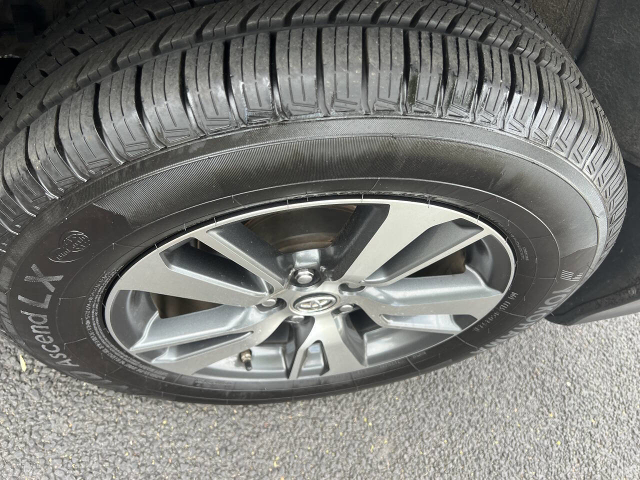 Used 2018 Toyota RAV4 XLE w/ Plus Extra Value Package image 24