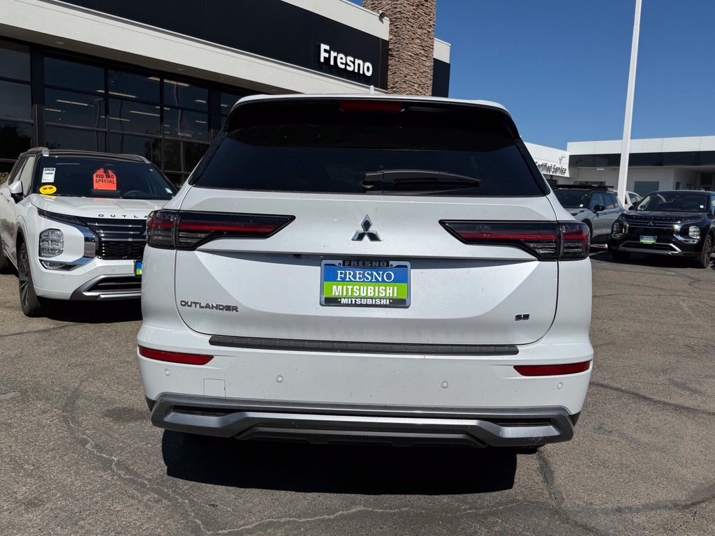 New 2026 Mitsubishi Outlander SE FWD image 9