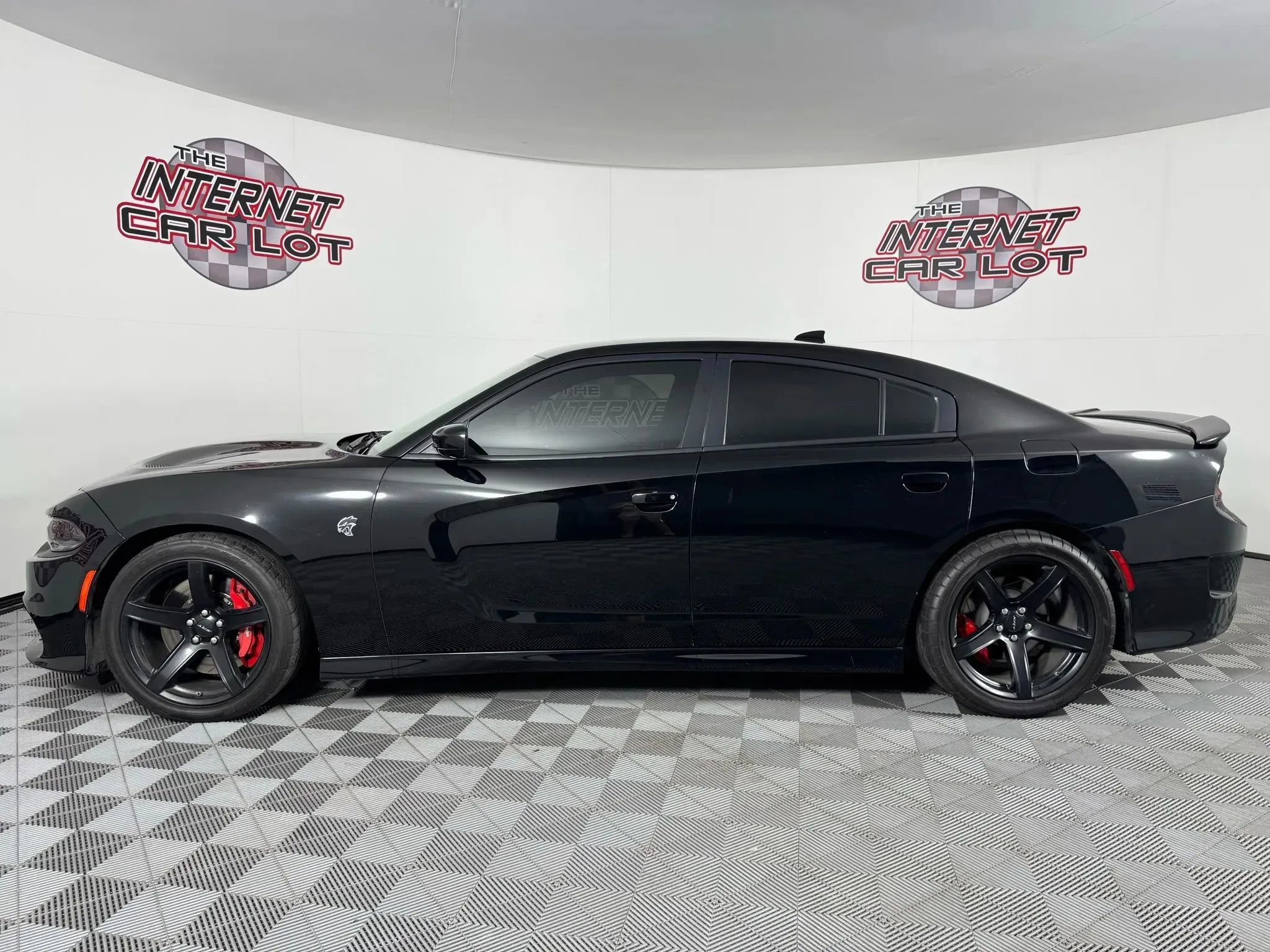 Used 2018 Dodge Charger SRT Hellcat RWD image 4
