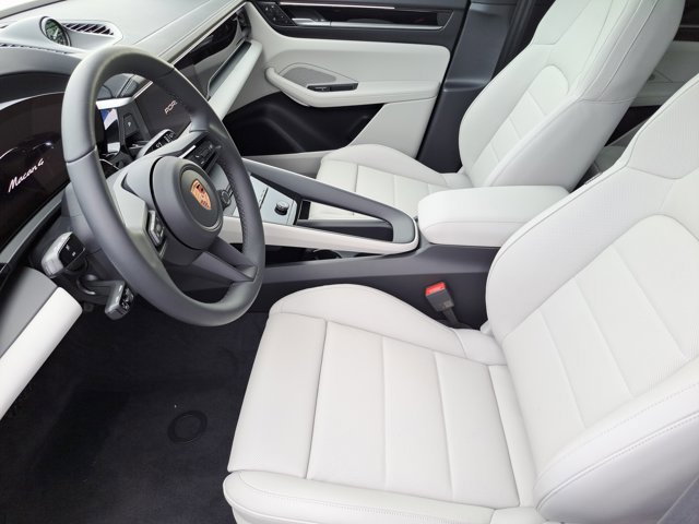 New 2026 Porsche Macan 4 Electric AWD/4WD image 22