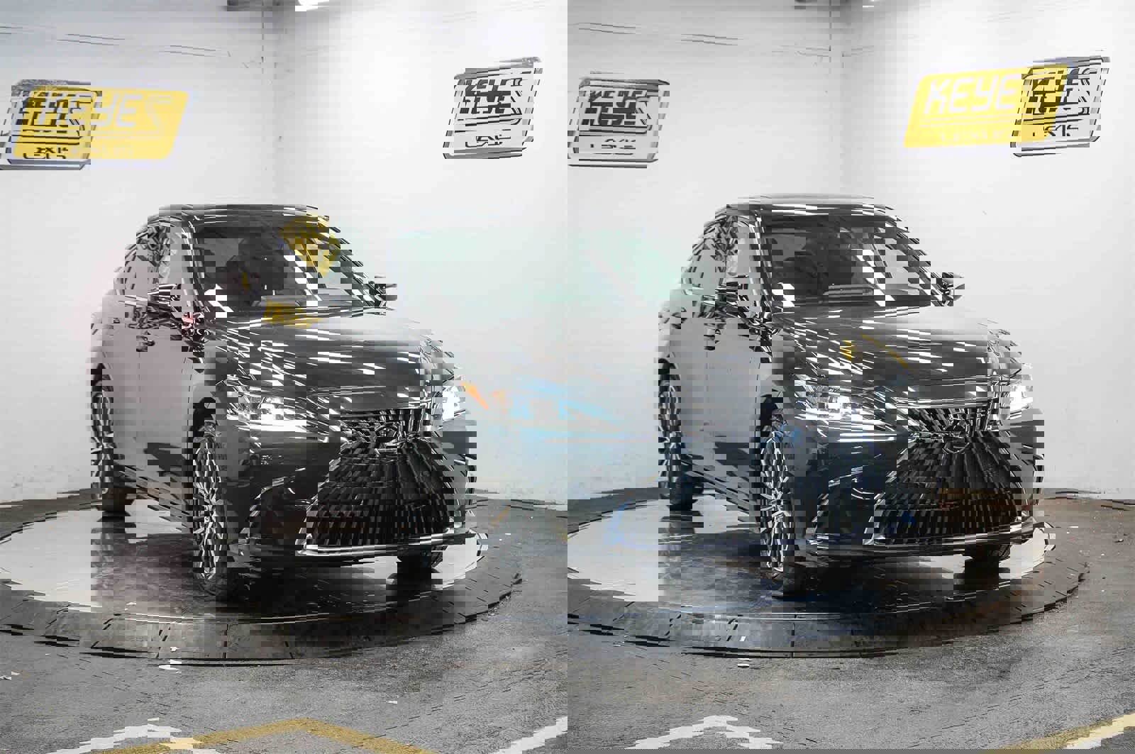 Used 2023 Lexus ES 350 w/ Premium Package image 5