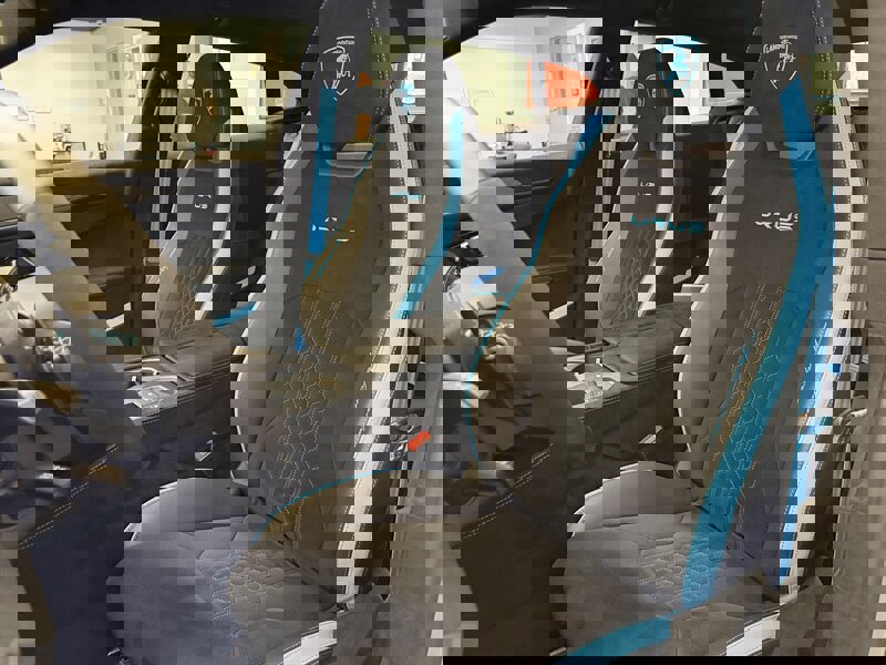 Used 2024 Lamborghini Urus Performante AWD/4WD image 13