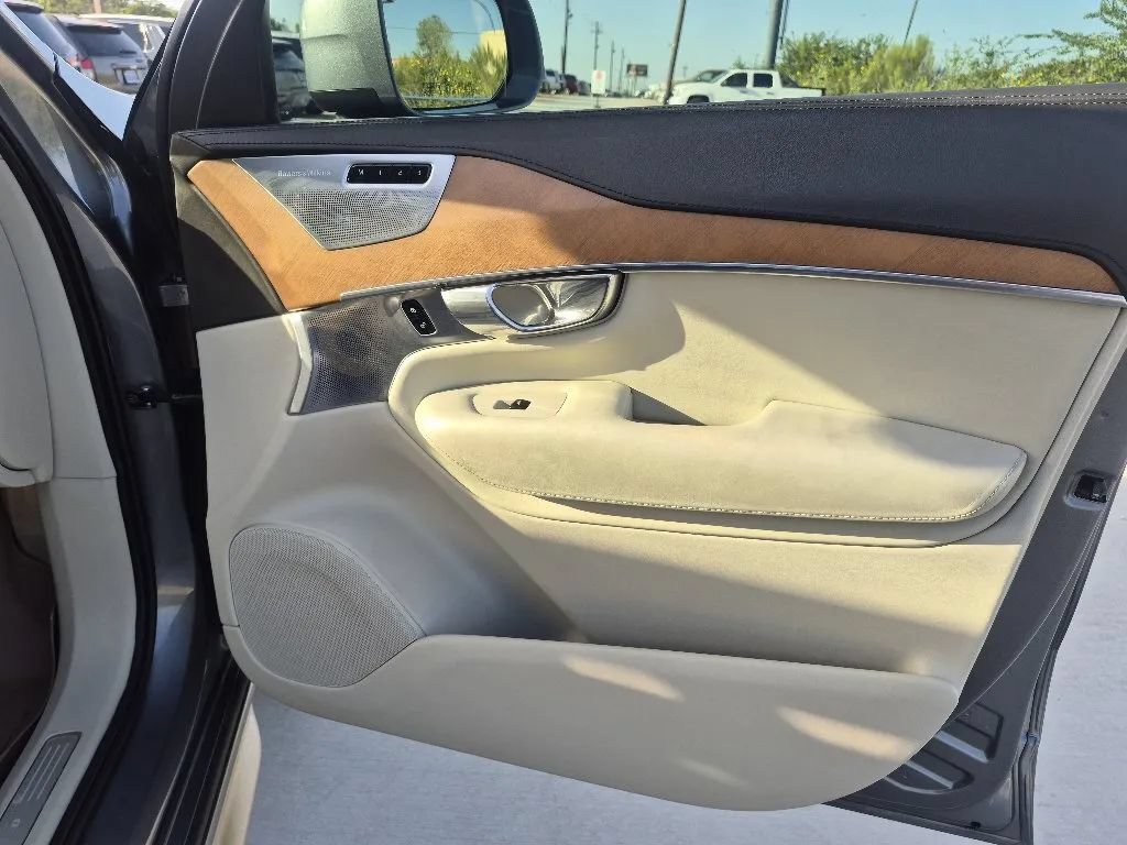 Used 2016 Volvo XC90 T8 Inscription w/ Vision Package AWD/4WD image 20