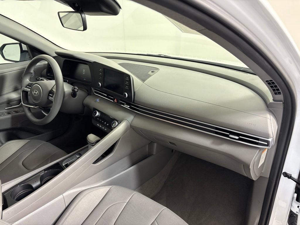 Certified 2025 Hyundai Elantra Hybrid FWD image 13