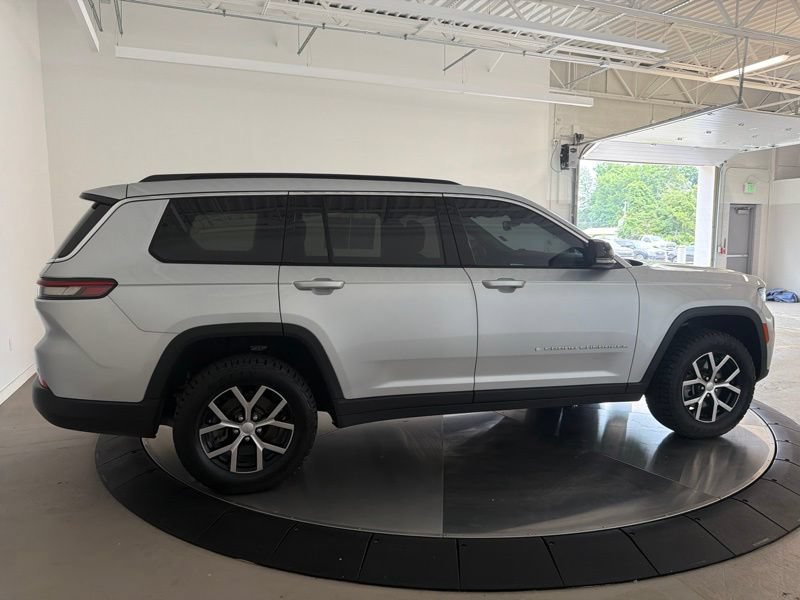 Used 2024 Jeep Grand Cherokee L Limited AWD/4WD image 2