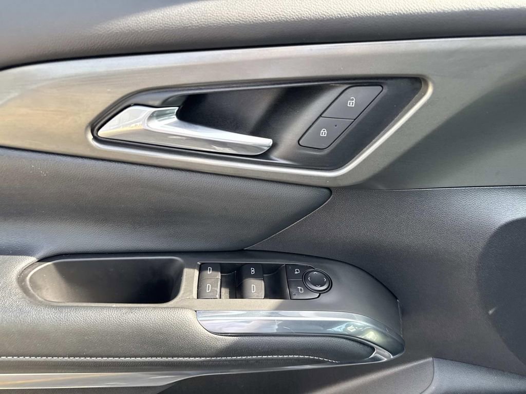 Certified 2025 Chevrolet Traverse LT image 21