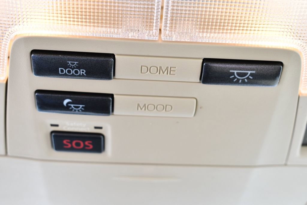 Used 2013 Toyota Avalon Limited image 32