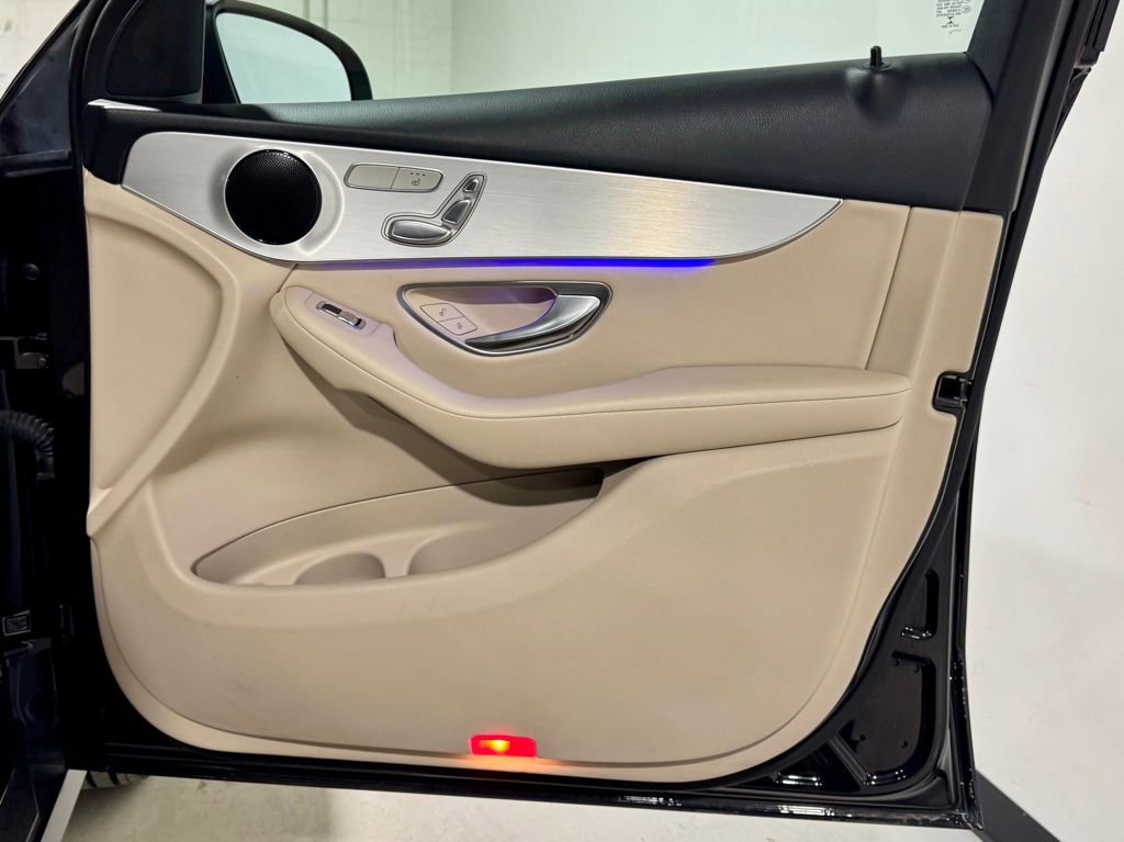 Used 2021 Mercedes-Benz GLC 300 4MATIC image 25