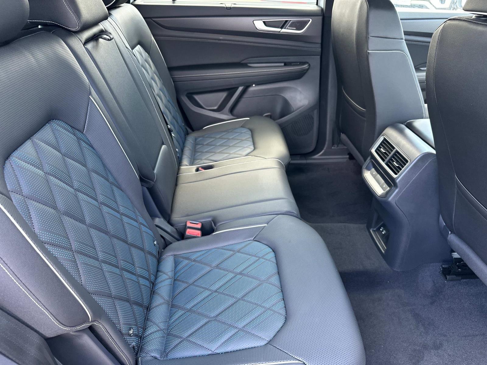 New 2026 Volkswagen Atlas Cross Sport SEL Premium R-Line image 5